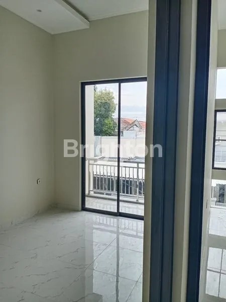 image RUMAH BARU 4+1 KT SIAP HUNI SURABAYA (5)