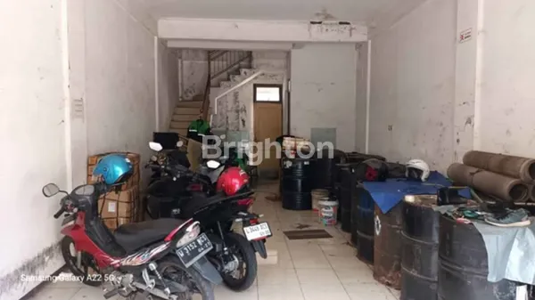 image DIJUAL RUKO 3 LANTAI DI PERUKOAN MANYAR STRATEGIS PUSAT KOTA, COCOK UNTUK KANTOR  (4)