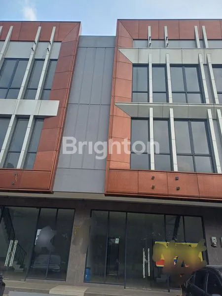 image RUKO STRATEGIS DI FRONT ROW KOTA WISATA CIBUBUR, LOKASI EMAS UNTUK BISNIS ANDA (1)