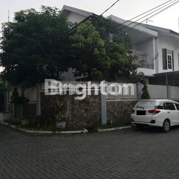 image RUMAH SIAP HUNI 2 LANTAI LOKASI STRATEGIS,10 MENIT KE PAKUWON MALL, DEKAT HARTONO ELEKTRONIK DAN LENMARC (1)