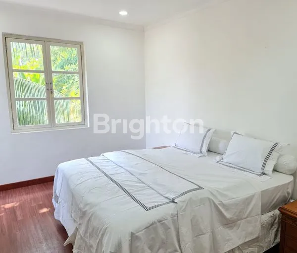 image RUMAH MEWAH 3 LANTAI DI KEMANG SIAP HUNI (6)