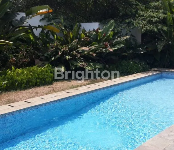 image RUMAH MEWAH 3 LANTAI DI KEMANG SIAP HUNI (4)