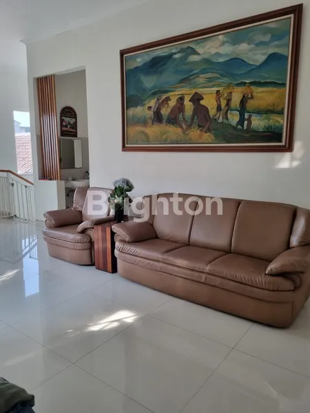 image RUMAH 2 LANTAI MINIMALIS ASRI DAN NYAMAN STRATEGIS TENGAH KOTA KENDANGSARI SURABAYA (6)