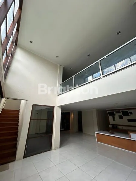 image VILLA 4 LANTAI AREA SEMINYAK (8)