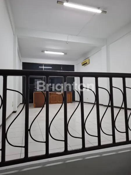 image RUKO 3 LANTAI LOKASI SUPER STRATEGIS NOL JALAN RAYA JEMURSARI  (4)