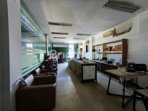 image RUKO 3 LANTAI POSISI HOOK PARKIR LUAS LOKASI SANGAT STRATEGIS 0 JALAN RAYA JEMURSARI (8)