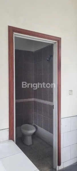 image RUMAH SIMPANG DARMO PERMAI SELATAN 2 LANTAI KOSONGAN (7)