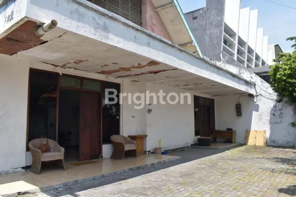 image RUMAH JL LOMPO BATANG PETEMON HITUNG TANAH STRATEGIS PUSAT KOTA (4)