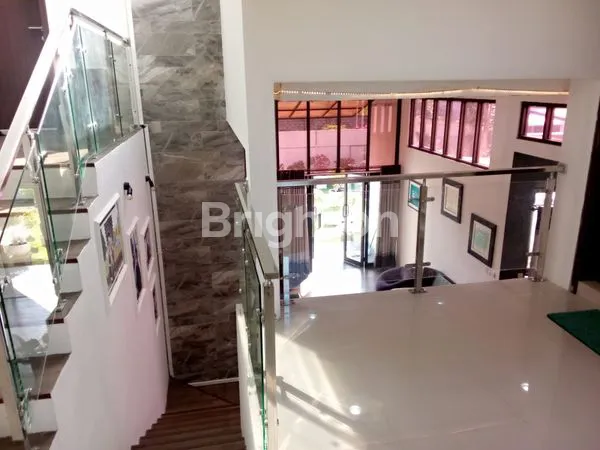 image RUMAH MEWAH DI GRAHA SUDIRMAN KEPANJEN (4)