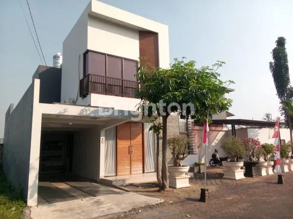 image RUMAH MEWAH DI GRAHA SUDIRMAN KEPANJEN (1)