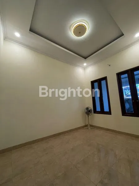 image RUMAH MEWAH 2 LANTAI PASAR KLIWON (7)