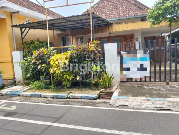 image RUMAH KLASIK NYAMAN DI KLOJEN, DEKAT SEKOLAH & RS (2)