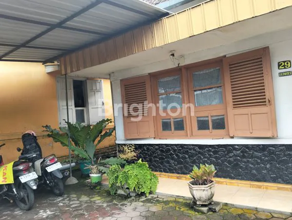 image RUMAH KLASIK NYAMAN DI KLOJEN, DEKAT SEKOLAH & RS (7)