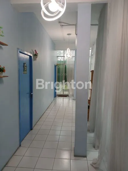 image DISEWAKAN KOMERSIAL AREA KOMPLEK RUKO NOL JALAN RAYA JEMURSARI BAGUS TERAWAT PARKIR BANYAK (2)