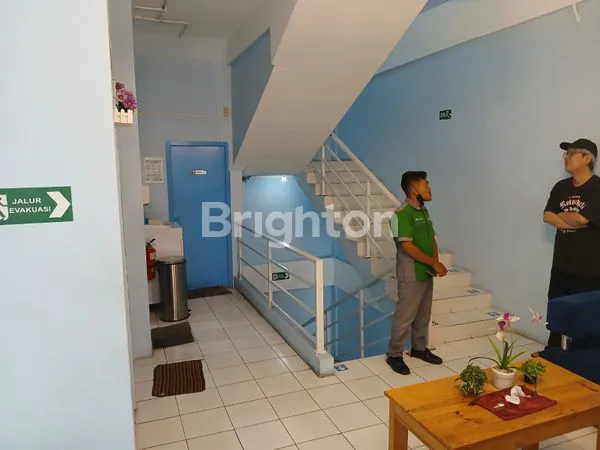 image DISEWAKAN KOMERSIAL AREA KOMPLEK RUKO NOL JALAN RAYA JEMURSARI BAGUS TERAWAT PARKIR BANYAK (5)