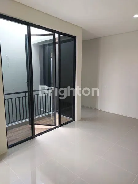 image RUMAH 2 LANTAI FULL RENOV CITRALAND NORTH WEST HILL – 3 KT, 2 KM, SHM, HADAP UTARA – NEGO! (8)