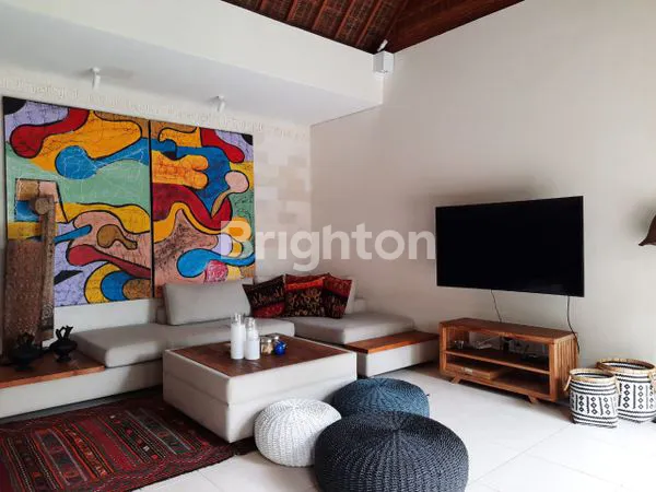 image TROPICAL 3-BEDROOM VILLA IN THE HEART OF SANUR - WALKING DISTANCE TO THE BEACH  (3)