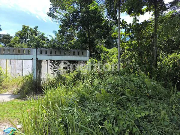 LAHAN PREMIUM MENGHADAP 2 JALAN BESAR