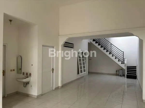 image RUMAH DISEWAKAN BARU RENOVASI SIAP HUNI, LOKASI STRATEGIS!\N (7)