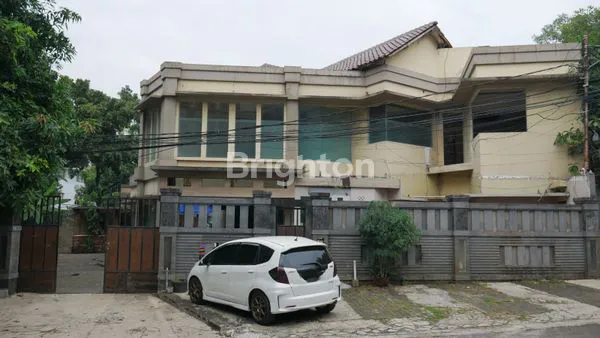 image RUMAH HOEK JALAN WIJAYA KEBAYORAN BARU (2)