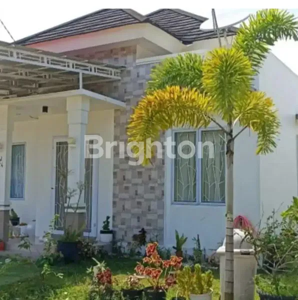 DISEWAKAN RUMAH SEMI FURNISHED DENGAN INTERIOR DEKOR, LOKASI STRATEGIS DI PEKANBARU