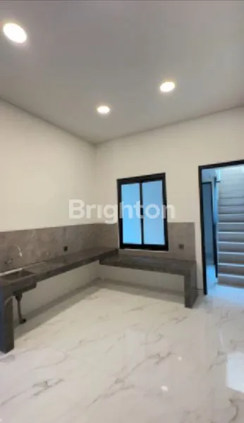 image RUMAH MEWAH DI KERTAJAYA INDAH (2)