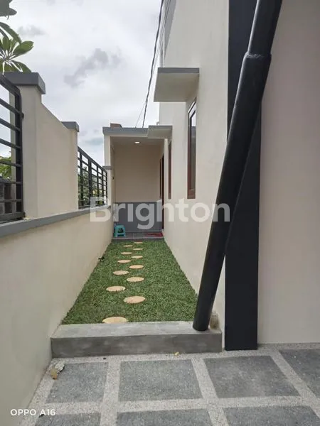 image RUMAH MEWAH 2 LANTAI LT 121 MANUKAN (3)