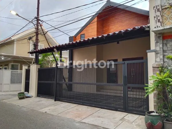 image RUMAH MEWAH 2 LANTAI LT 121 MANUKAN (7)