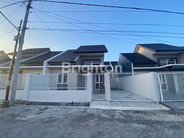 image ALANA REGENCY CEMANDI RUMAH SIAP HUNI DISEWAKAN KAWASAN PADAT PENDUDUK DEKAT MERR* (1)