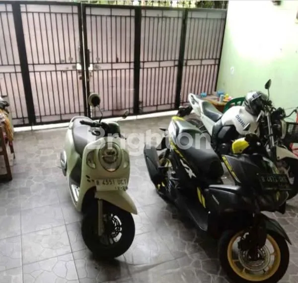 image RUMAH 3 LANTAI SIAP HUNI DI SUNTER (4)