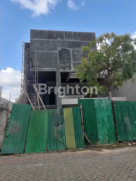 image RUMAH BARU GRESS MEWAH MODERN MINIMALIS CITRALAND SURABAYA BARAT KOTA MANDIRI FASILITAS LENGKAP DEKAT PAKUWON MALL, GWALK (2)