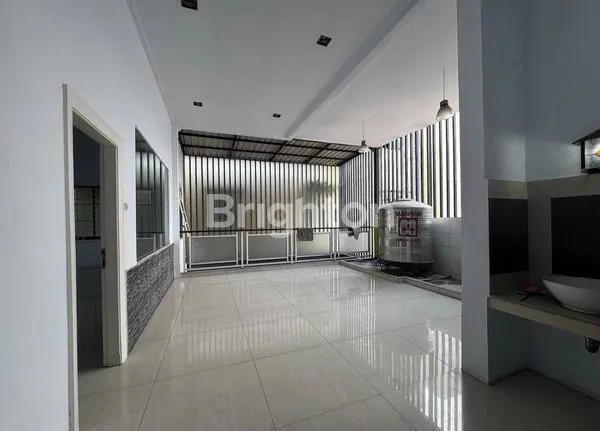 image RUMAH MEWAH SIAP HUNI DI VILLA GRAHA METROPOLITAN\\N (3)
