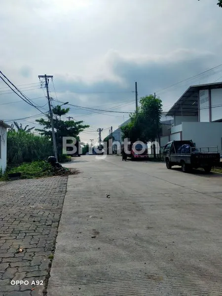 image GUDANG ISTIMEWA DI KAWASAN INDUSTRI CANDI GATOT SUBROTO NGALIYAN SEMARANG BARAT (3)