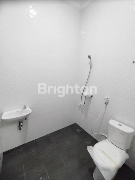 image BANTING HARGA JUAL MURAH RUMAH BARU DIBANGUN PERUMAHAN TAMAN MERUYA ILIR MERUYA UTARA JAKARTA BARAT 2 LANTAI UKURAN 5X20 M2 LANTAI DASAR ADA KAMAR ORANGTUA DGN KAMAR MANDI DALAM CARPORT 2 MOBIL ROW JALAN 2 MOBIL DALAM KOMPLEK HADAP UTARA HANYA 10 MENIT KE (3)