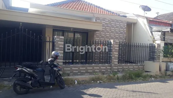 image RUMAH 1,5 LANTAI DI LEBAK INDAH SURABAYA (1)