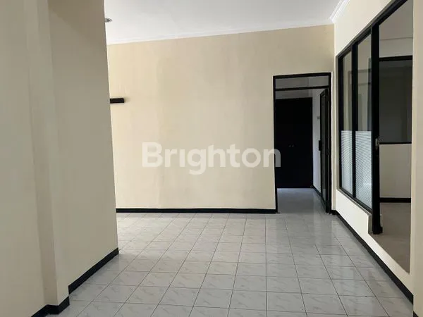 image RUMAH 1,5 LANTAI DI LEBAK INDAH SURABAYA (4)