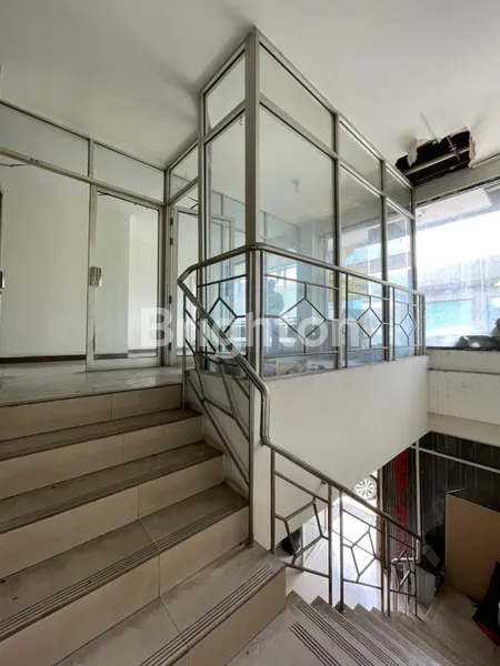 image TEMPAT USAHA 3 LANTAI EXS TEMPAT LES  KOMPLEK RUKO METRO PONDOK INDAH JAKARTA SELATAN (5)