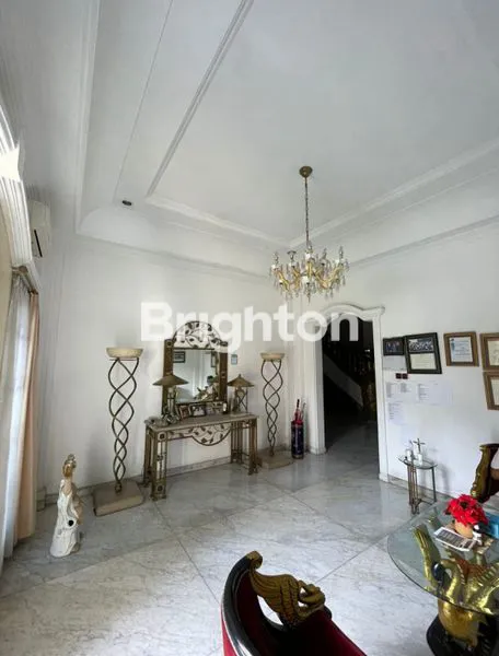 image RUMAH MEWAH 2 LANTAI DHARMAHUSADA, SURABAYA TIMUR. DEKAT RAYA MERR DHARMAHUSADA INDAH - GALAXY MALL - KAMPUS UNAIR - RAYA KERTAJAYA INDAH - KAMPUS ITS - RS UNAIR - MANYAR KERTOARJO - RSUD HAJI, DLL. (4)