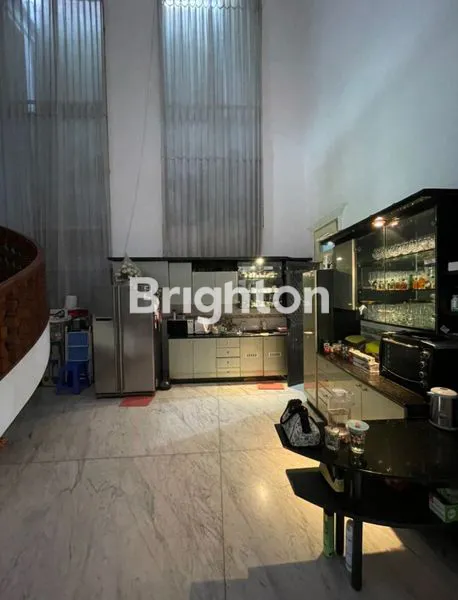 image RUMAH MEWAH 2 LANTAI DHARMAHUSADA, SURABAYA TIMUR. DEKAT RAYA MERR DHARMAHUSADA INDAH - GALAXY MALL - KAMPUS UNAIR - RAYA KERTAJAYA INDAH - KAMPUS ITS - RS UNAIR - MANYAR KERTOARJO - RSUD HAJI, DLL. (3)