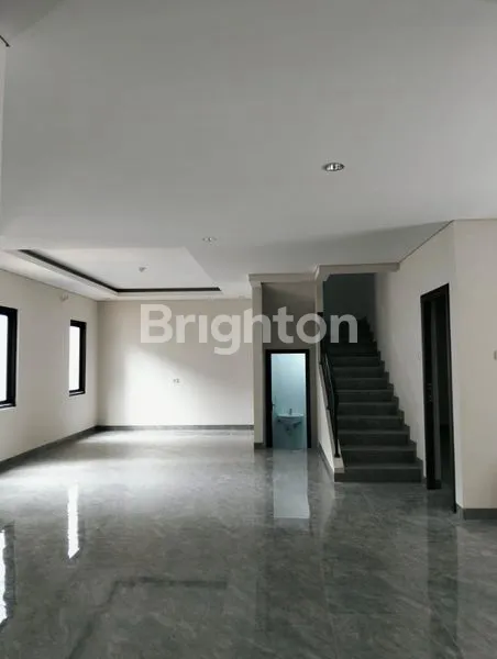 image LOKASI STRATEGIS RUMAH 2 LANTAI BARU SELESAI RENOVASI,BAGUS, RAPI DAN SIAP HUNI DIDALAM CLUSTER FAVORIT KOTA WISATA CIBUBUR, GUNUNG PUTRI, BOGOR JAWA BARAT  (3)