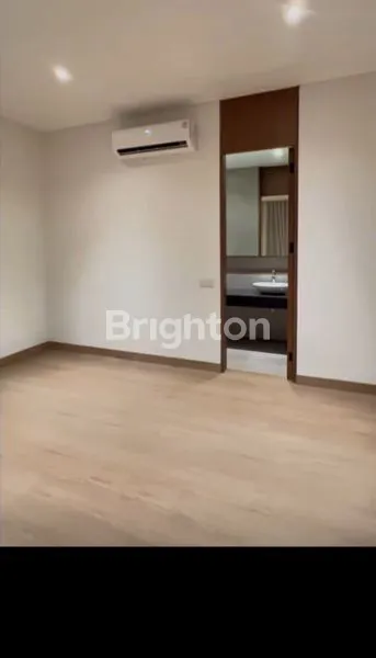 image TOWNHOUSE MEWAH 3 LANTAI DI KEMANG UTARA (3)