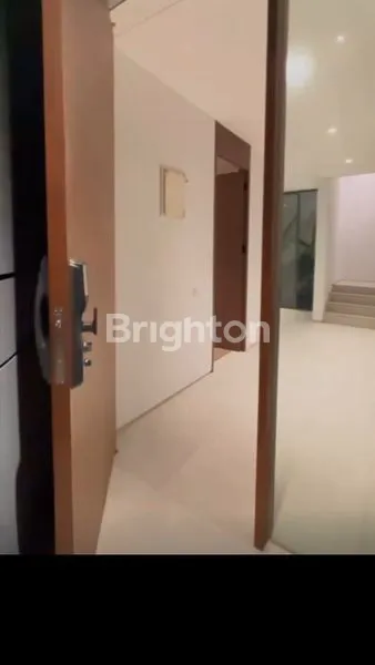 image TOWNHOUSE MEWAH 3 LANTAI DI KEMANG UTARA (7)