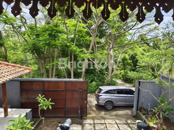 image RUMAH KAYU STUDIO ASRI DI LINGKUNGAN HIJAU UNGASAN\N\N\N. RUMAH KAYU TROPIS BERNUANSA ALAM, DEKAT PANTAI MELASTI\N (5)