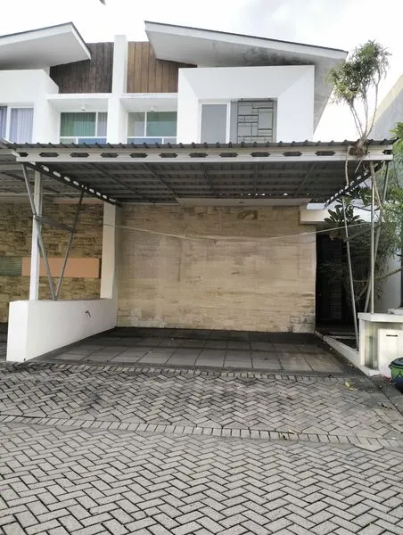 image RUMAH 2 LANTAI DI ROYAL RESIDENCE (1)