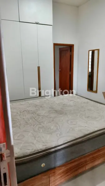 image RUMAH 2 LANTAI 3 KT SIAP HUNI DI JLN SEKAR TUNJUNG (3)