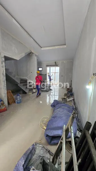 image RUMAH STRATEGIS HADAP TIMUR LT 125M² (4)