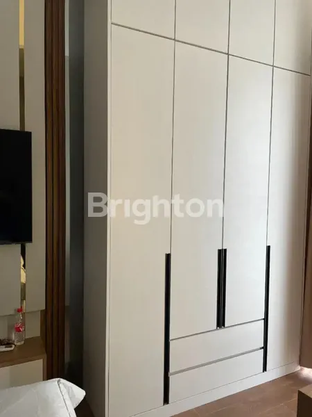 image DIJUAL RUMAH REGENCY ONE BAGUS MINIMALIS, FULL INTERIOR MEWAH, SANGAT SIAP HUNI, DEKAT PERUMAHAN NIRWANA EXECUTIVE  (3)