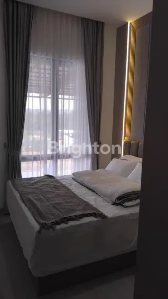 image CLUSTER GOLDEN CLOVER (3)