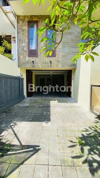 image DISEWAKAN VILLA FULLY FURNISHED (5+1 ) KAMAR, LOKASI DEKAT GWK & SANGAT STRATEGIS !  (1)