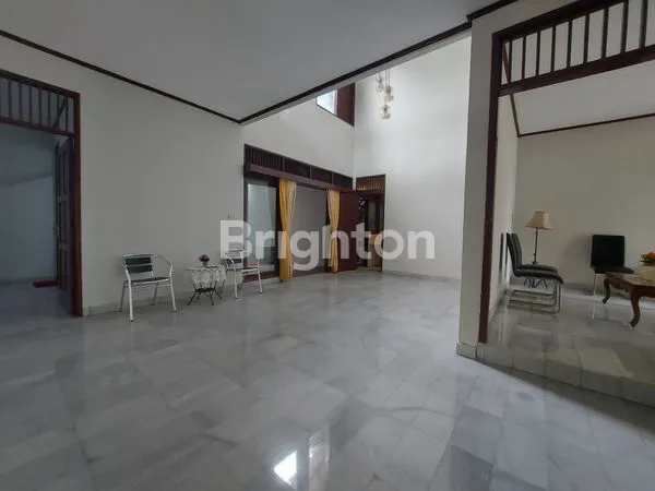 RUMAH HOOK 355M² DEKAT MRT & POINS SQUARE